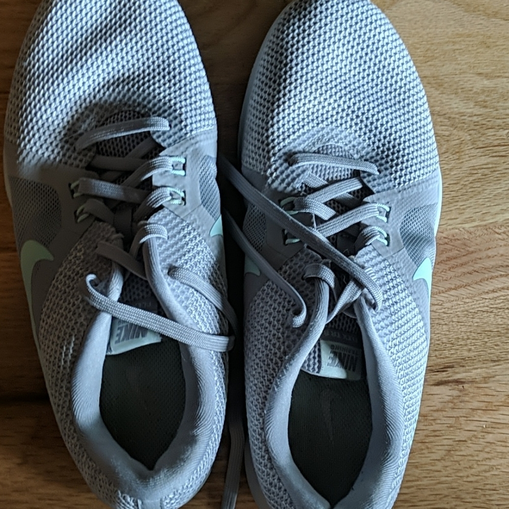 Nike Training Flex TR8 gray shoes